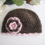 Cappellino neonata cioccolato / fiore rosa fatto a mano nascita corredino uncinetto