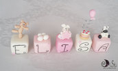 cake topper cubi con orsetti & Co in scala di rosa 5 cubi 5 lettere