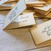 Bigliettini matrimonio confetti bomboniera sposini cartoncino avorio scritta bordeaux