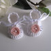 Scarpine bianche/fiore rosa tenue neonata battesimo cerimonia nascita idea regalo fatte a mano uncinetto