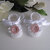 Scarpine neonata bianche/fiore rosa antico uncinetto