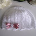 Cappellino bianco/fiocco rosa antico