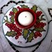 Porta candela rotonda di ceramica, manufatto dipinto con foglie verdi e palline di vischio rosso