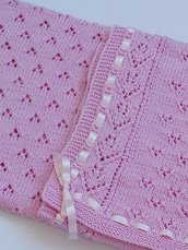 copertina-neonata-colore-rosa-100-lana-merino-idea le-per-culla-e-carrozina misure 75x90 cm