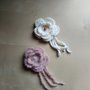 Broche spilla a uncinetto fiore con perline 