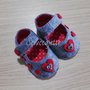 Scarpe neonata grigio melange con cuori rossi