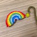 Segnalibro a gancio con arcobaleno amigurumi fatto a mano all'uncinetto 