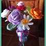composizione di fiori con vasetto