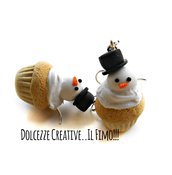 NATALE IN DOLCEZZE Orecchini - Cupcake - muffin con pupazzo di neve sciolto con cappello- marshmallow - idea regalo kawaii