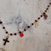 Collana rosario con ciondoli smaltati