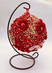 Pomander di yo-yo di tessuto patchwork fantasie di rosso