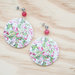 Maxi orecchini in legno con fantasia floreale e perle di agata rosa