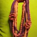Collana lana arlecchino viola e arancio con due rose 
