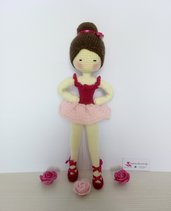 Bambola ballerina amigurumi.