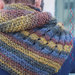 Sciarpa / scialle di lana misto alpaca lavorato ai ferri colori sfumati