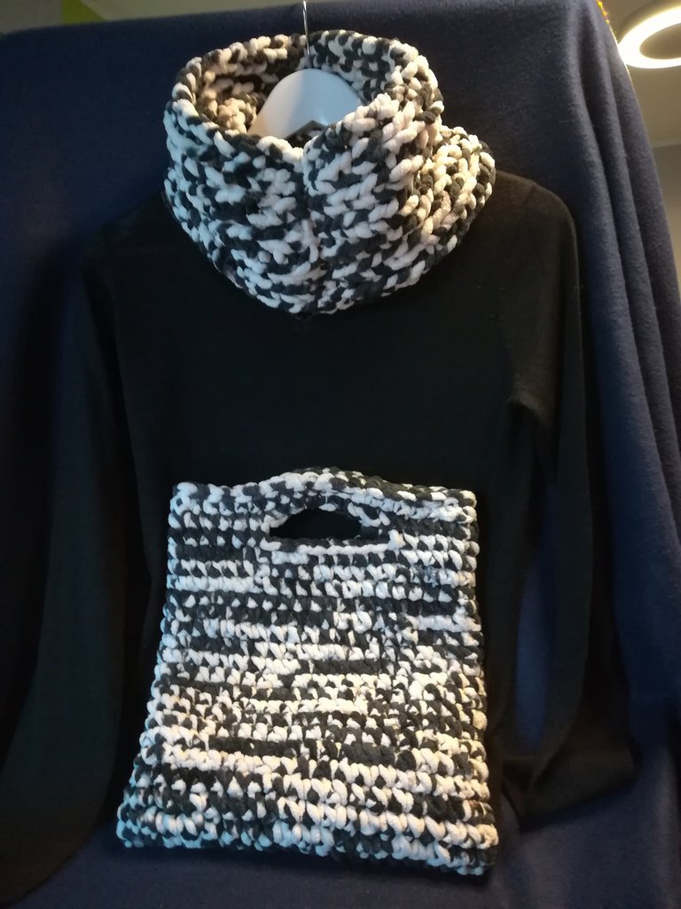 Set Filato Ciniglia Morbido Per Uncinetto: 3 Rotoli Neri + 14 Occhielli Sicurezza Per Amigurumi