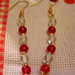 orecchini  con perle di vetro trasparenti  e rosse