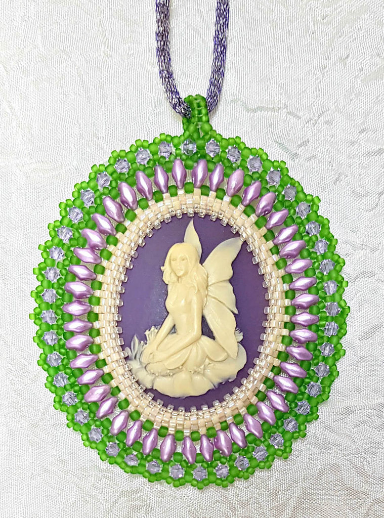 Collana con testa di leone in vetro viola - Gioielli - Collane - di