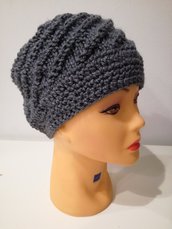 cappello in lana grigio a spirale