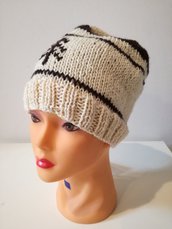 cappello in lana ricamato a punto maglia