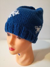 cappello in lana ricamato a punto maglia