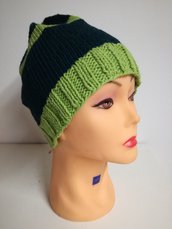cappello in lana verde a righe