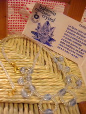 collana con perline trasparenti e cristalli di Boemia azzurri