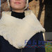 completo mantella-coprispalle e fascia paraorecchie in lana ai ferri