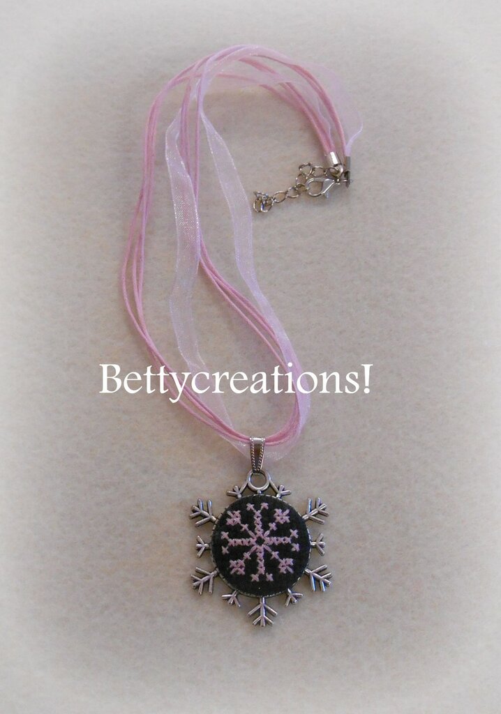 Collana Natalizia Dorata A Strati Con Fiocco Di Neve E Jingle Bell - Regalo Feste Per Donna