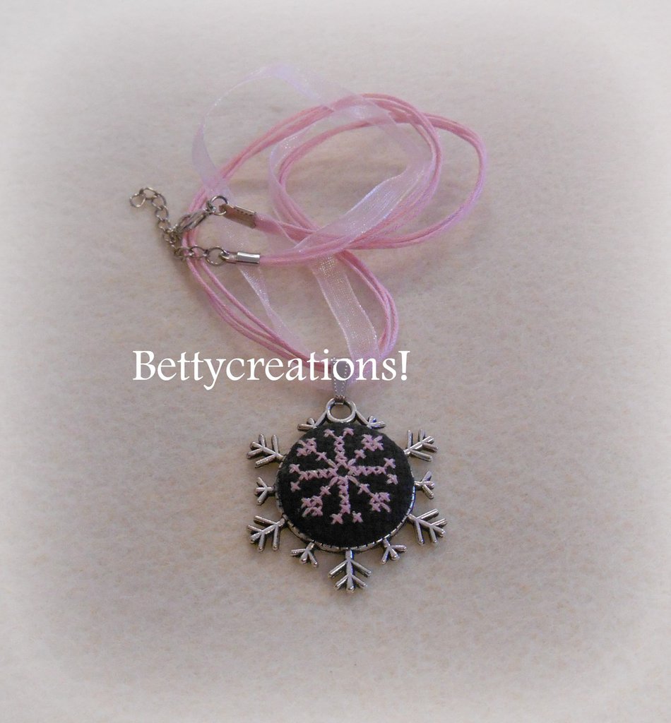 Collana Natalizia Dorata A Strati Con Fiocco Di Neve E Jingle Bell - Regalo Feste Per Donna
