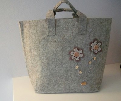 Borsa feltro GRIGIO con fiori Borsa feltro GRIGIO con fiori