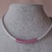 Collana girocollo rigida in ecopelle colore bianco cerchietti rosa