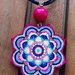 Parure Mandala con girocollo e orecchini in legno dipinto a mano e agate colorate