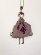 Collana dolls di ceramica di Deruta e vestito di seta viola e swaroski