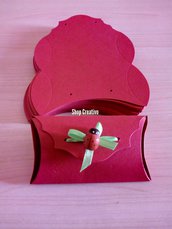 Scatoline cartoncino fustellate rosse confettate segnaposto 