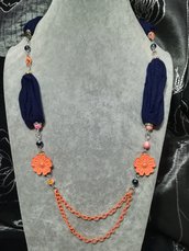 Collana donna stoffa fettuccia blu doppio filo catena fiori arancione rosa