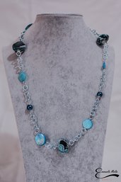 Collana donna stoffa blu e azzurra pietre dure madreperla catena
