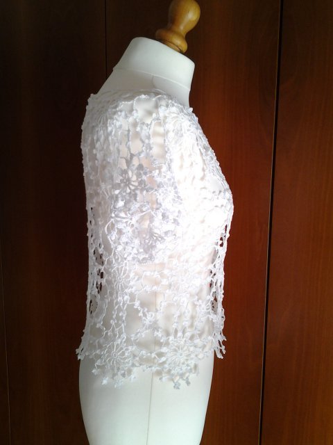 Top Donna Koroshi Senza Maniche In Cotone – Bianco Con Dettaglio Floreale Ricamato
