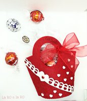 Borsetta cioccolatosa San Valentino in feltro rosso confezionate a mano con decorazioni