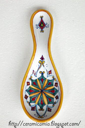 Poggiamestolo dipinto su ceramica