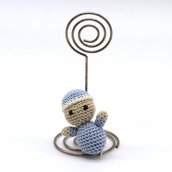 Portafoto segnaposto con bimbo amigurumi fatto a mano all'uncinetto