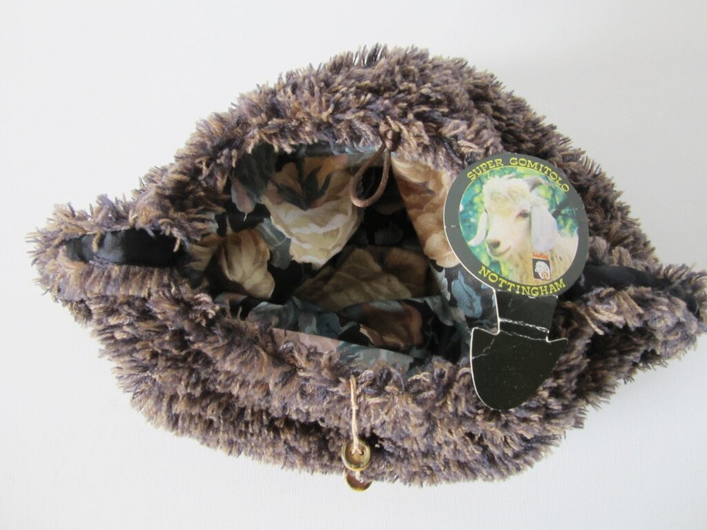 BORSA LANA TIPO PELLICCIA MARRONE AI FERRI CON FILA BOTTONI - Donna - Foto 6