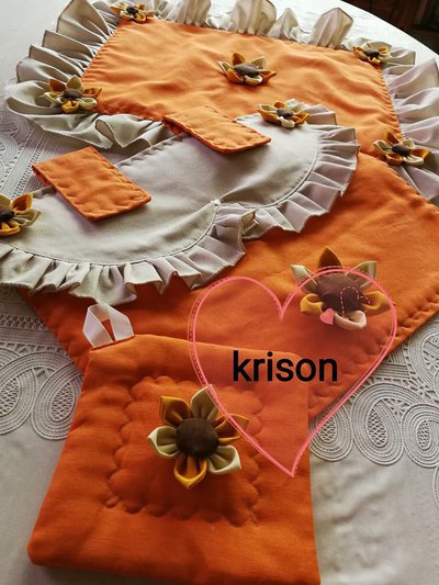 Set cucina girasoli fatto a mano e su misura. Set cucina girasoli fatto a mano e su misura.