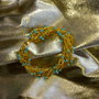 Braccialetto dorato all'uncinetto con perline turchese