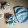 Cappellino e scarpine neonato ai ferri in lana merinos con ponpon  -  completo bebè azzurro  regalo nascita battesimo