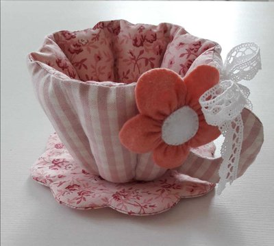 Tazza in tessuto rosa Tazza in tessuto rosa