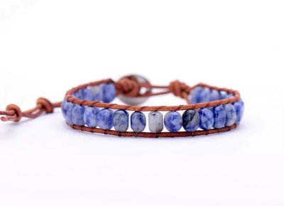 bracciale in cuoio con pietre semipreziose bracciale in cuoio con pietre semipreziose