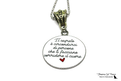 Il Segreto è Circondarsi Di Persone Che Ti Facciano Sorridere Il Cuore Collana Frase Collana Famiglia Collana Amicizia Alice