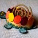 Tartaruga porta zampirone e cellulare di ceramica manufatto dipinto con colori vivaci con rilievi e impressioni