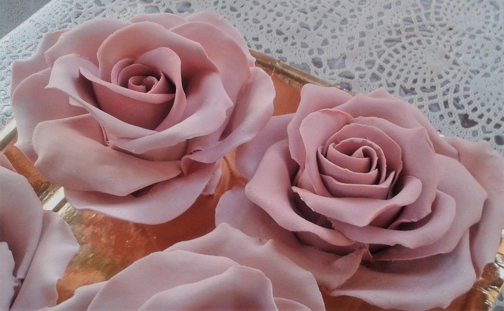 Rose in pasta di zucchero - Cake design - Cake topper - di My sweet